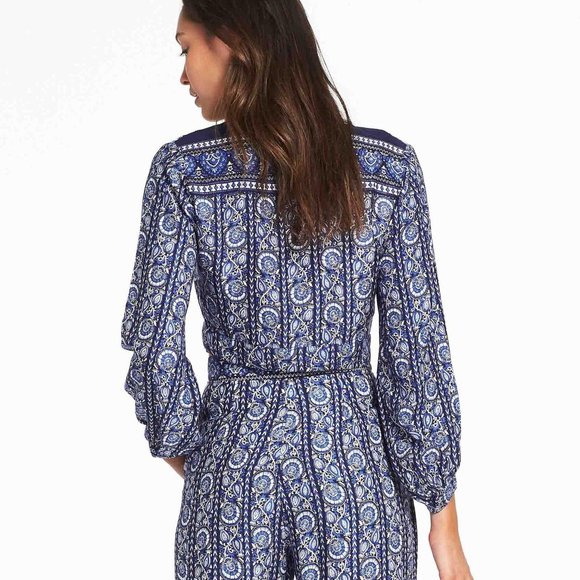 TIGERLILY Adalie Blue V Neck Long Sleeve Tie Front Crop Top NWT - Picture 2 of 12